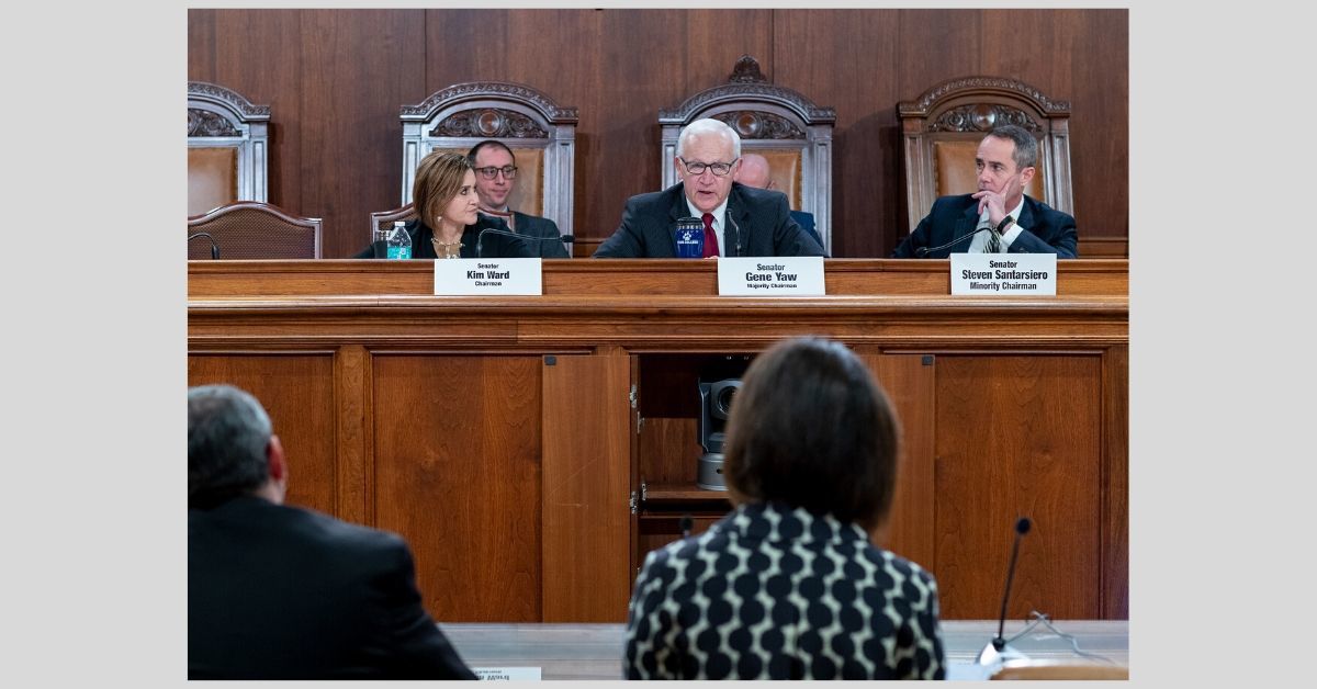 senate meeting 2.jpg